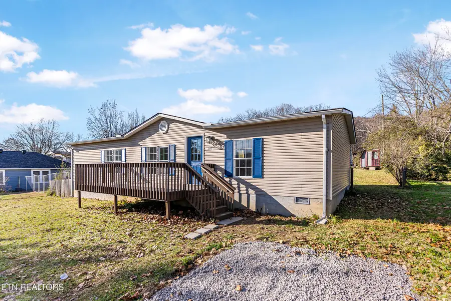 806 Reynolds Ave, Clinton, TN 37716 - Image #2