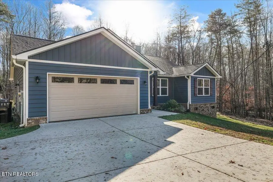 8600 Lakeland Drive, Lenoir City, TN 37772 - Image #2