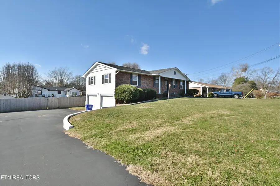 729 Owl Hollow Rd, Knoxville, TN 37923 - Image #2