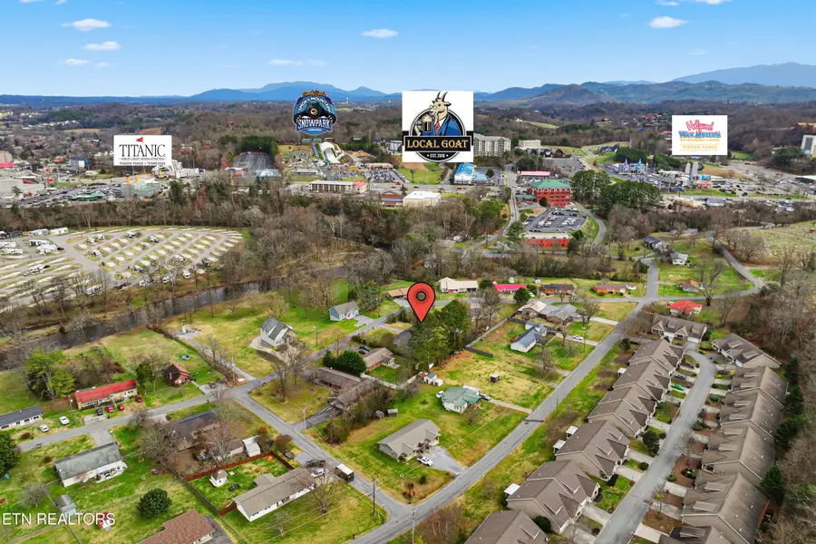 335 Fenway Dr Drive, Sevierville, TN 37863 - Image #3