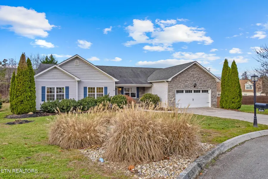 218 Pebble Court, Lenoir City, TN 37772 - Image #2