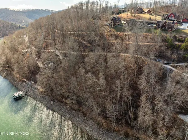 SW Hiawatha Drive, Knoxville, TN 37757