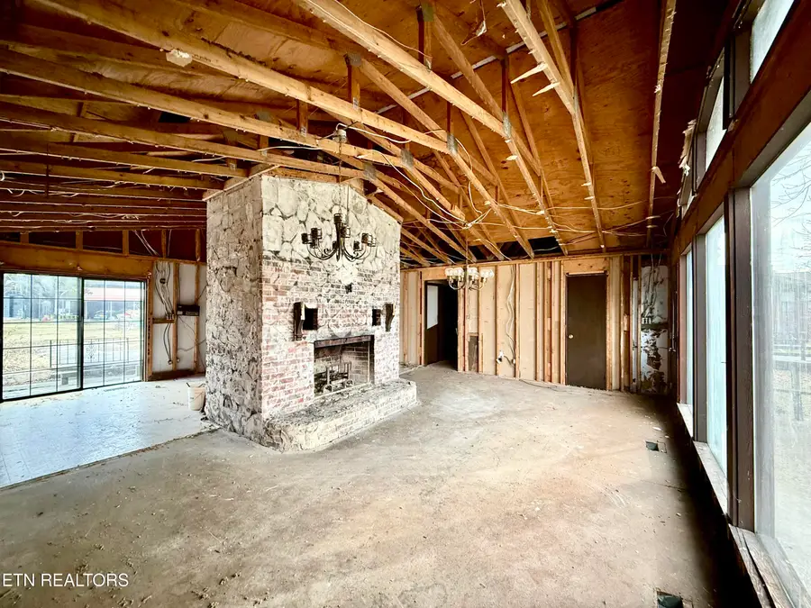 842 Collie Cove Court, Friendsville, TN 37737 - Image #3