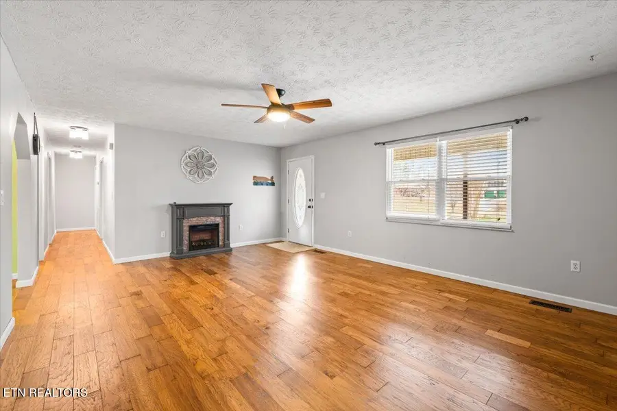 451 Hollifield Drive, Jacksboro, TN 37757 - Image #3