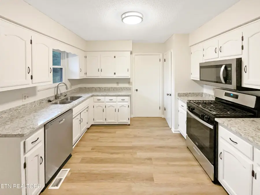 1012 Kensington Blvd, Maryville, TN 37803 - #3