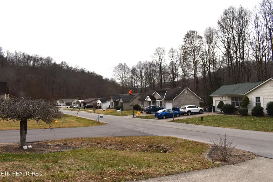 314 Picadilly Court, Middlesboro, KY 40965 - Image #2