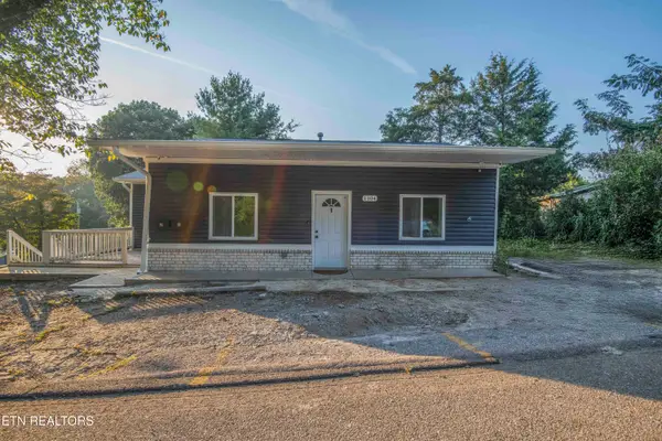 1104 W Broadway St, Lenoir City, TN 37771