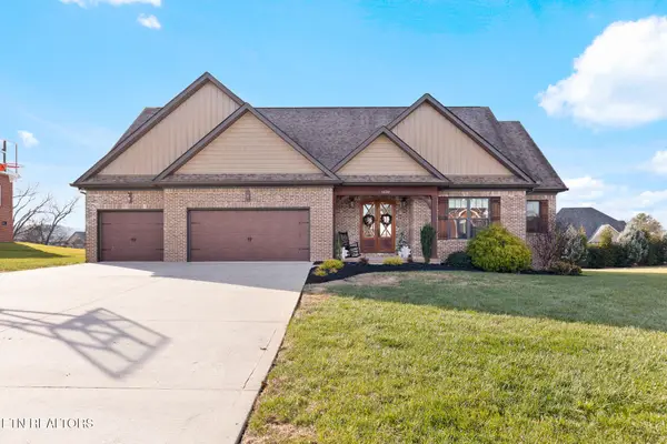1632 Cascading Falls Lane, Sevierville, TN 37876