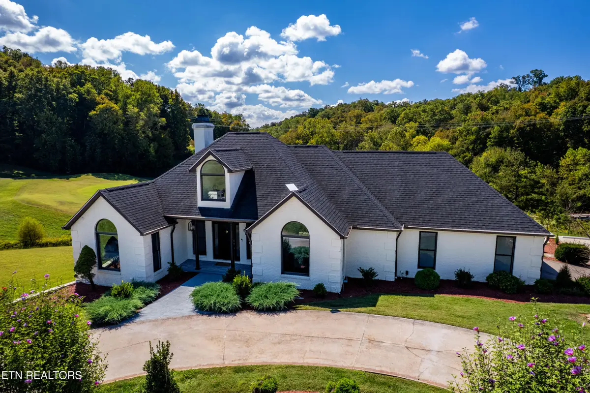 225 Bobwhite Tr, Sevierville, TN 37876 - Image #1