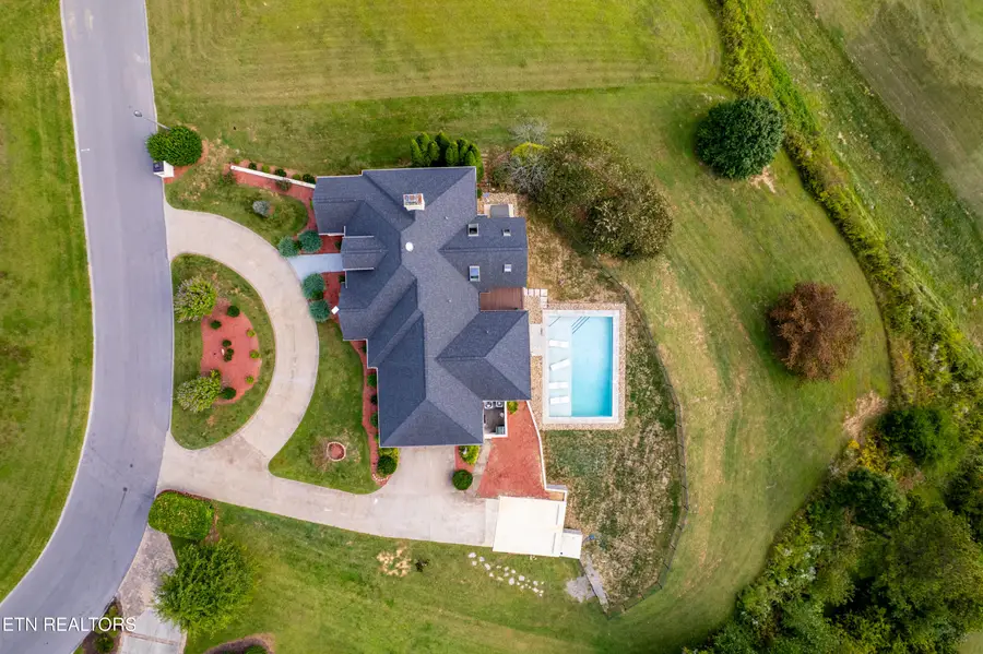 225 Bobwhite Tr, Sevierville, TN 37876 - Image #2