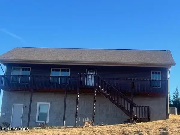 525 Low Valley Dr, Dandridge, TN 37725