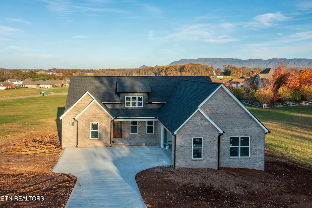 816 Majestic Mountains Blvd, Walland, TN 37886 - Image #1