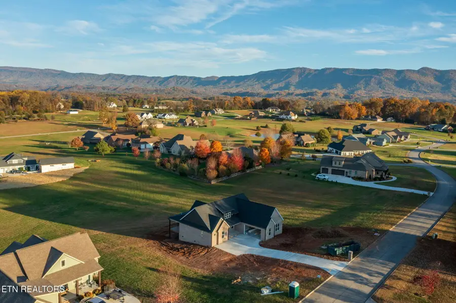 816 Majestic Mountains Blvd, Walland, TN 37886 - Image #2