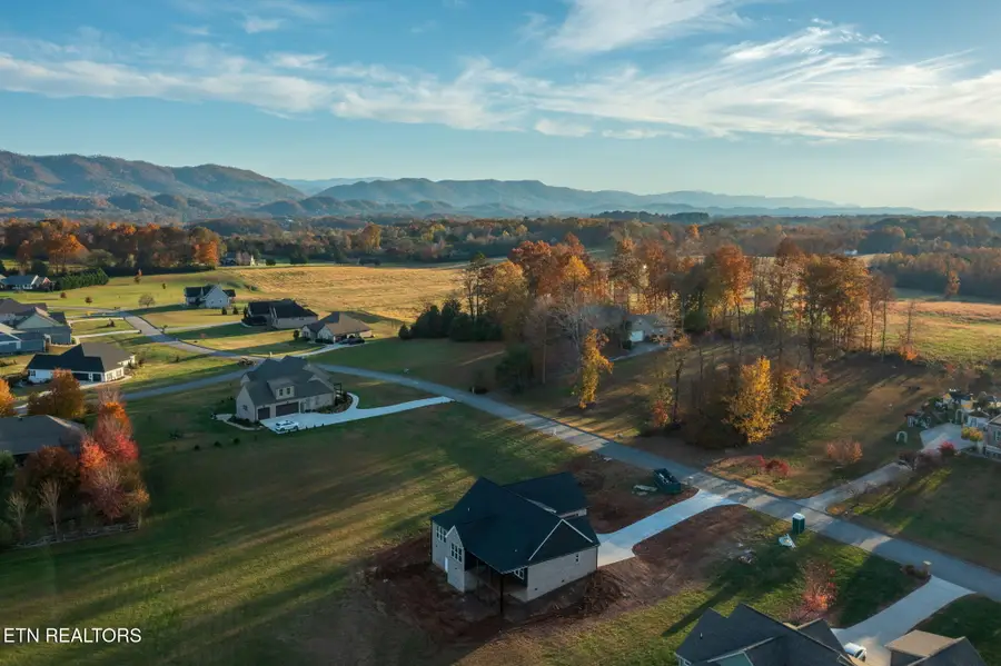 816 Majestic Mountains Blvd, Walland, TN 37886 - Image #3
