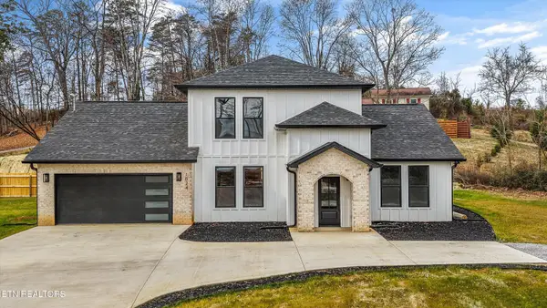 1024 N Gay St, Dandridge, TN 37725