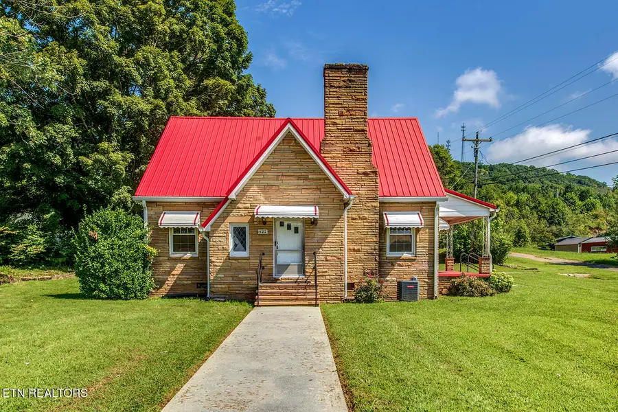 522 Court St, Wartburg, TN 37887 - #3