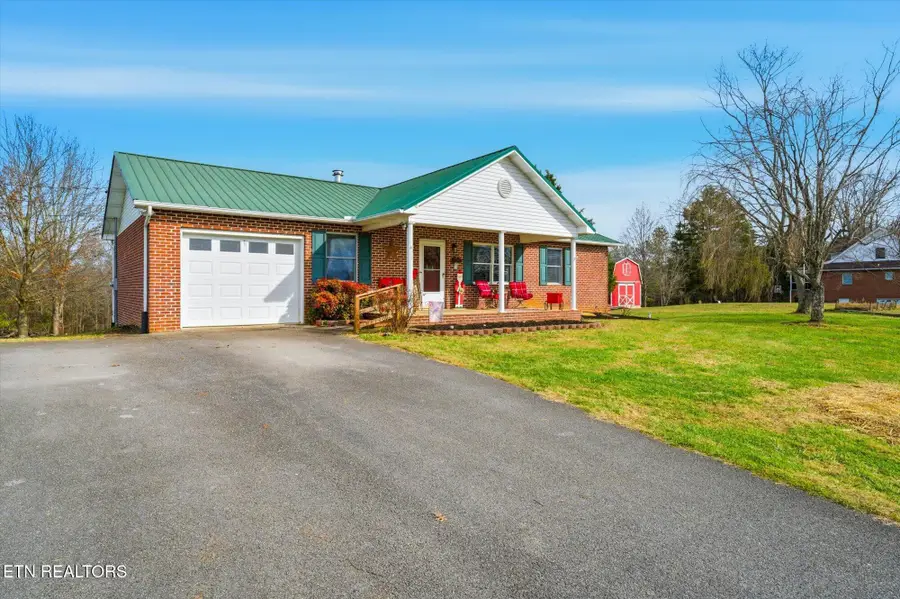 411 Meadowbreeze Rd, Corryton, TN 37721 - Image #2