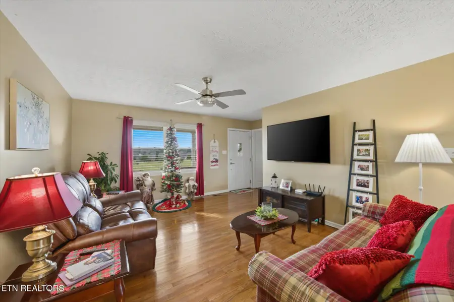 411 Meadowbreeze Rd, Corryton, TN 37721 - Image #3