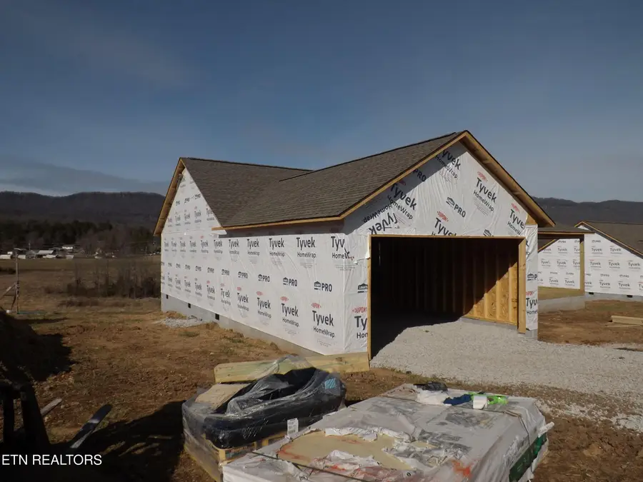 935 Shawanee Rd, Harrogate, TN 37752 - Image #2