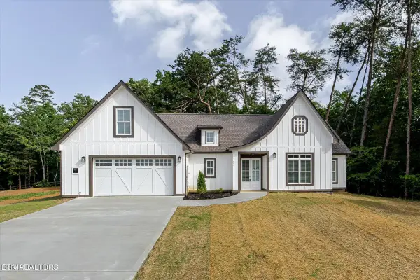 2410 Iron Forge Way, Sevierville, TN 37876