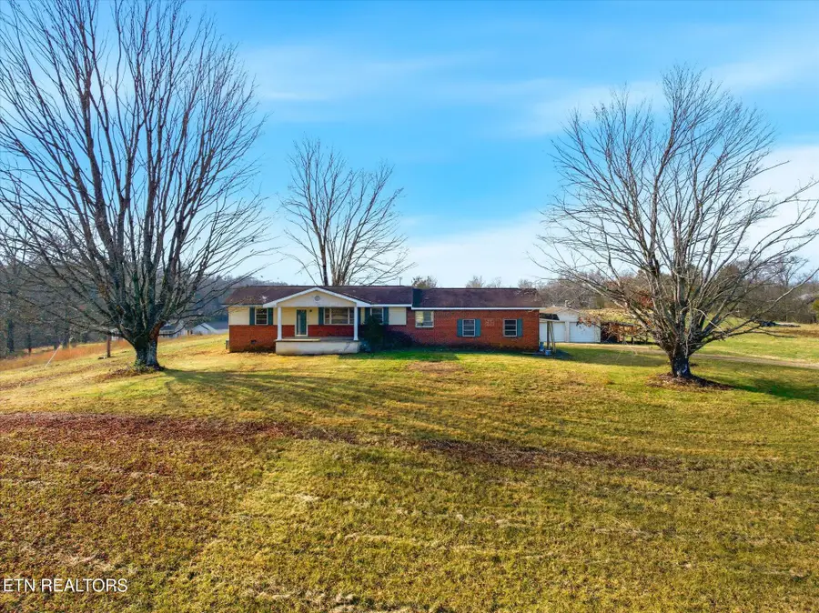 8217 Rodgers Rd, Corryton, TN 37721 - Image #2