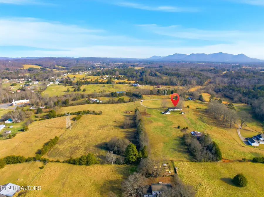 8217 Rodgers Rd, Corryton, TN 37721 - Image #3