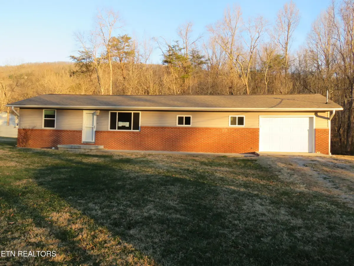 218 Lee Vlg, Harriman, TN 37748 - Image #1
