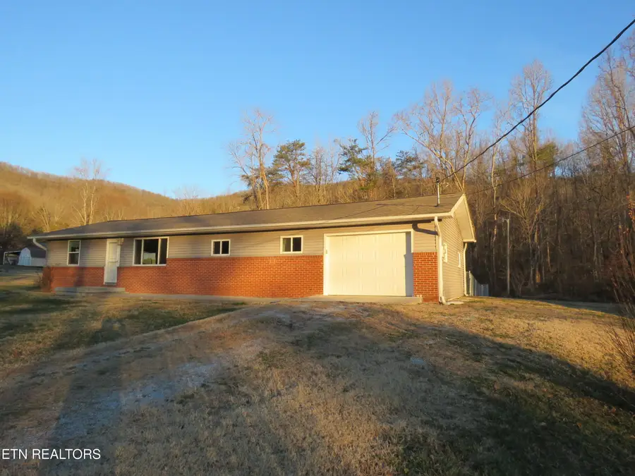 218 Lee Vlg, Harriman, TN 37748 - Image #2
