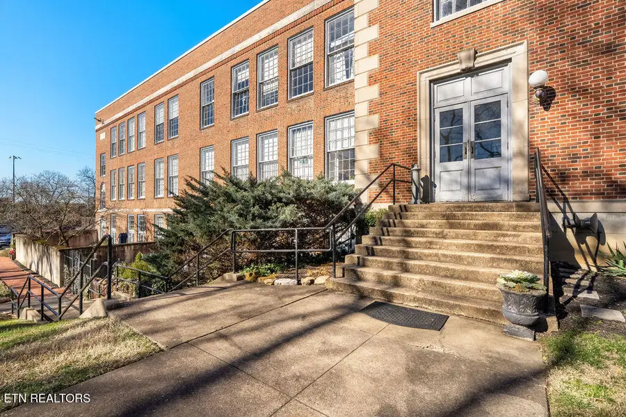 523 Bertrand St #305, Knoxville, TN 37917 - Image #2