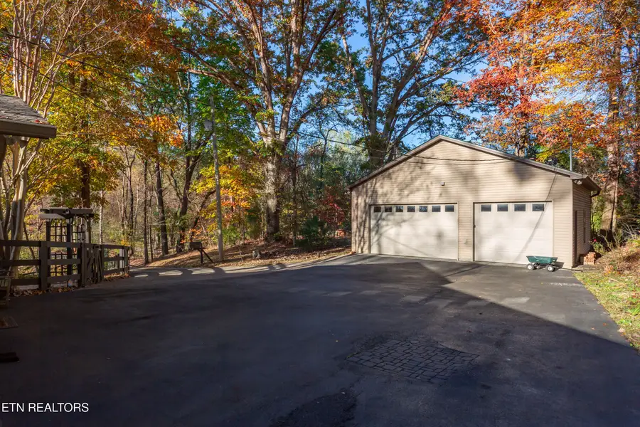 1814 N Campbell Station Rd, Knoxville, TN 37932 - Image #3