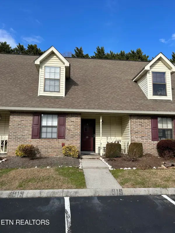 919 Chip Cove Lane, Knoxville, TN 37938