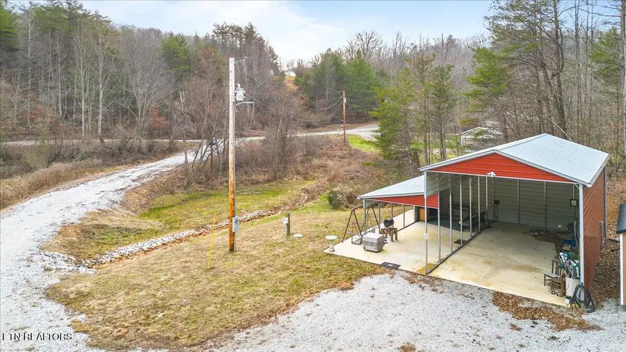 1863 Old County Garage Rd, Helenwood, TN 37755 - Image #2