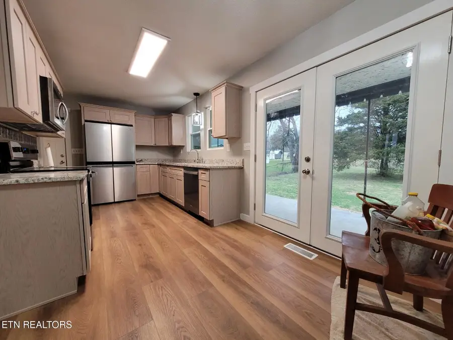 941 Cemetery Rd, Oliver Springs, TN 37840 - Image #2