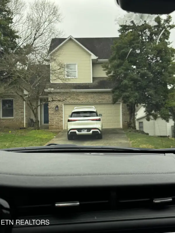 8500 E Cypress Lake Drive, Knoxville, TN 37923