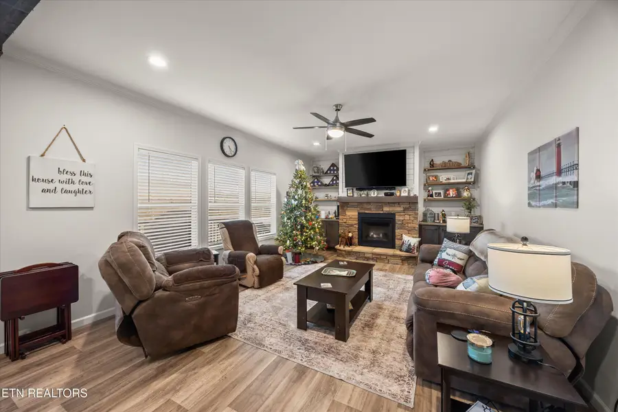 352 Perry Smith Lane, Caryville, TN 37714 - Image #2