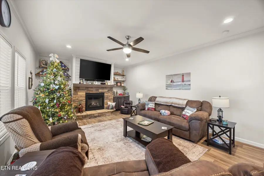 352 Perry Smith Lane, Caryville, TN 37714 - Image #3