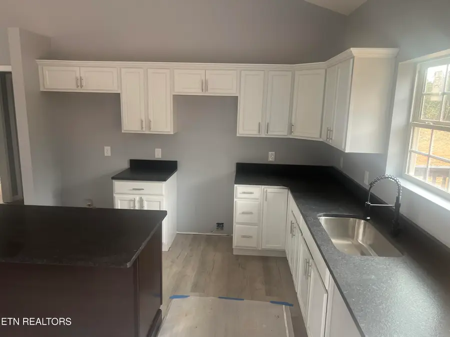 917 Nichols Rd, Dandridge, TN 37725 - #3