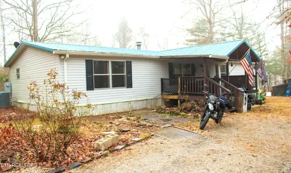 238 Hanging Rock Rd, Harriman, TN 37748