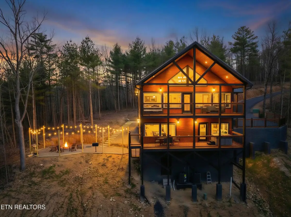 463 Sassafras Tr, Sevierville, TN 37876 - Image #1