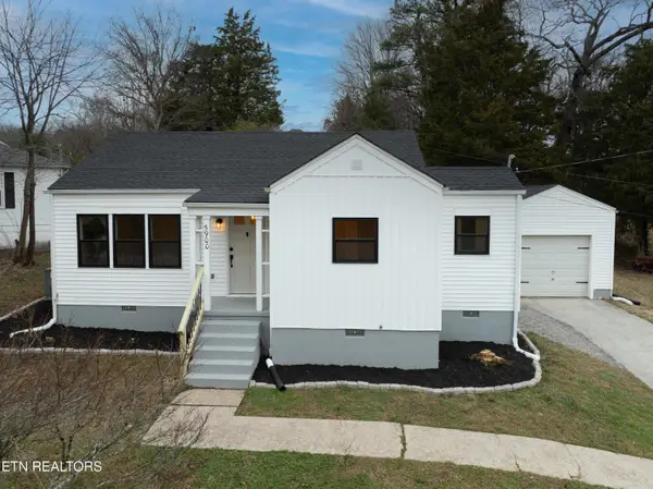 5900 Grove Drive, Knoxville, TN 37918