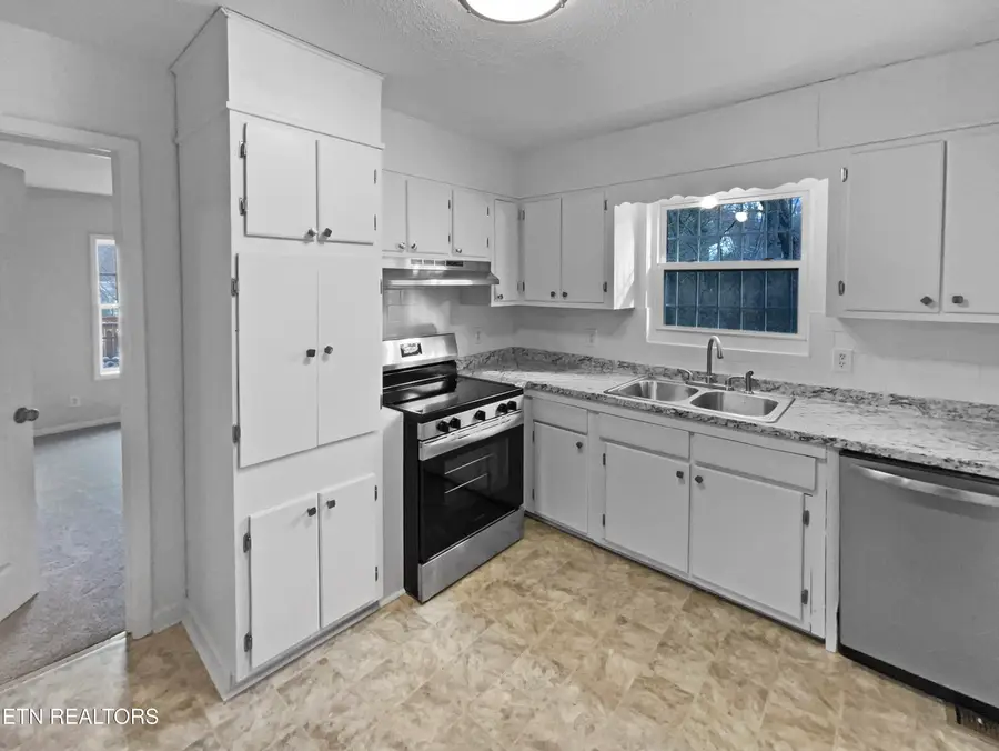 4028 Catalpa Ave, Knoxville, TN 37914 - Image #2