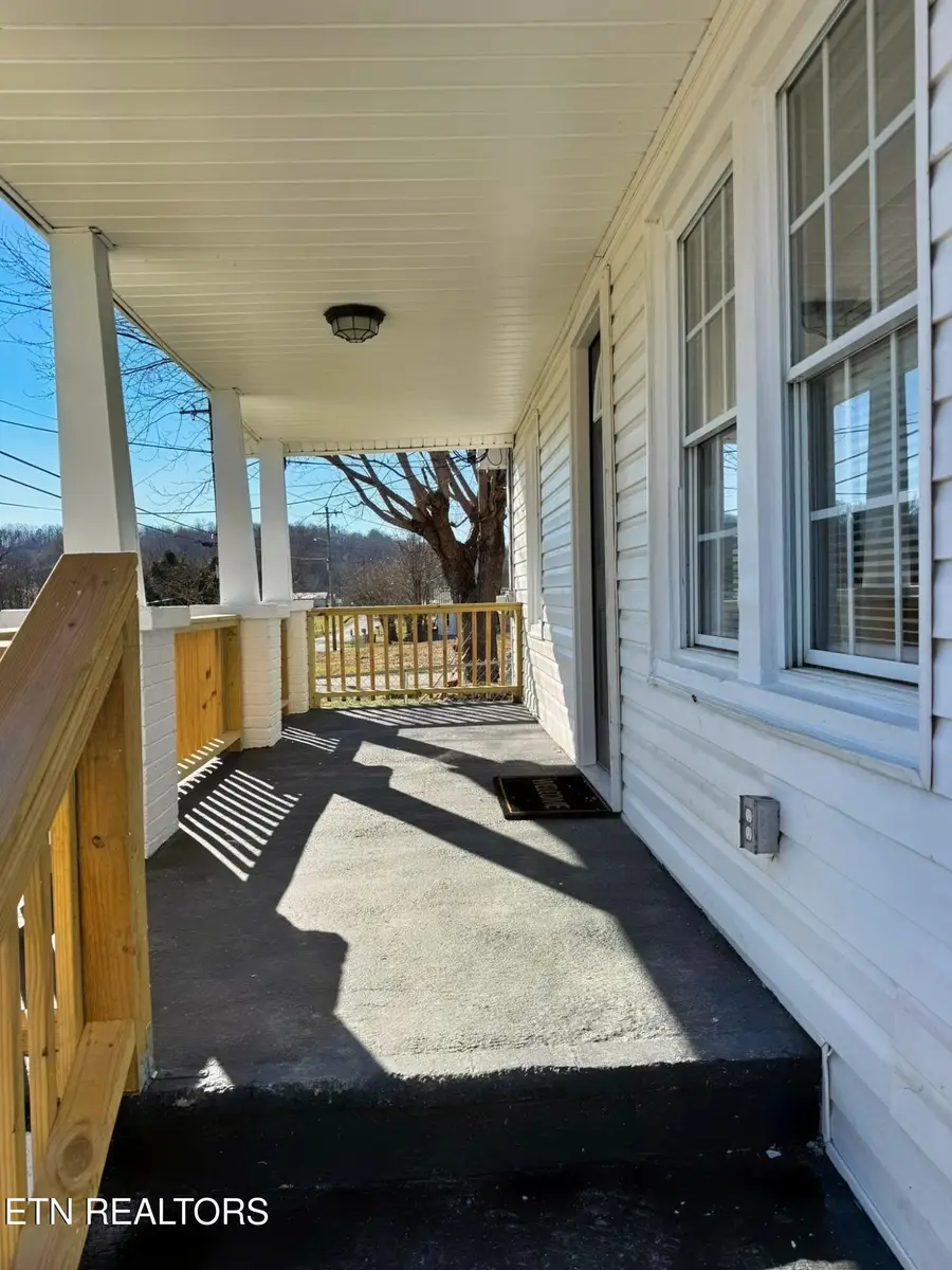 509 E Hemlock St, Lafollette, TN 37766 - Image #3
