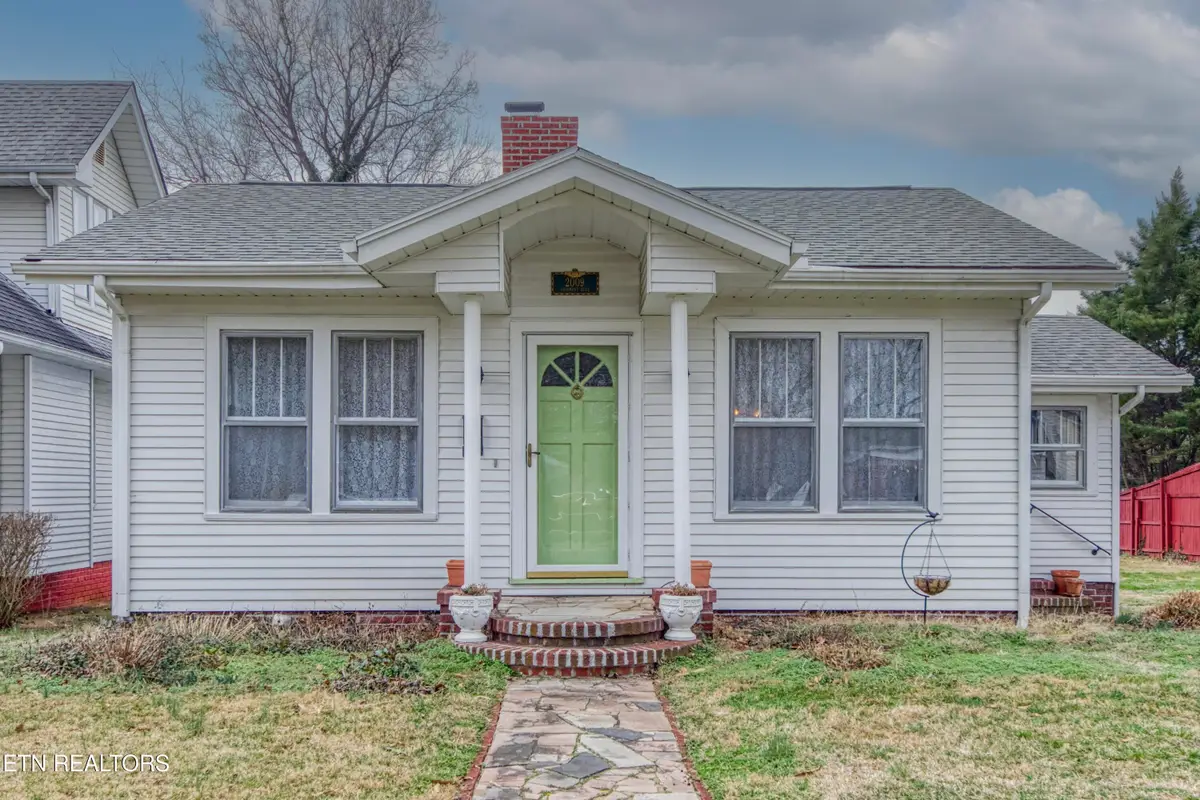 2009 Fairmont Boulevard, Knoxville, TN 37917 - Image #1