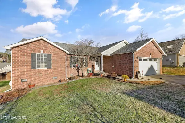 429 Hillside Lane, Lenoir City, TN 37771