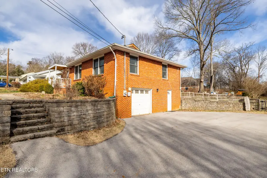 5636 Kentwood Rd, Knoxville, TN 37912 - Image #2