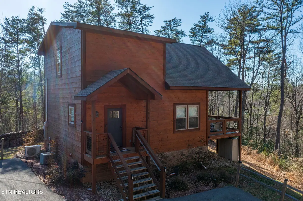 1215 Honeysuckle Lane, Sevierville, TN 37876 - Image #1