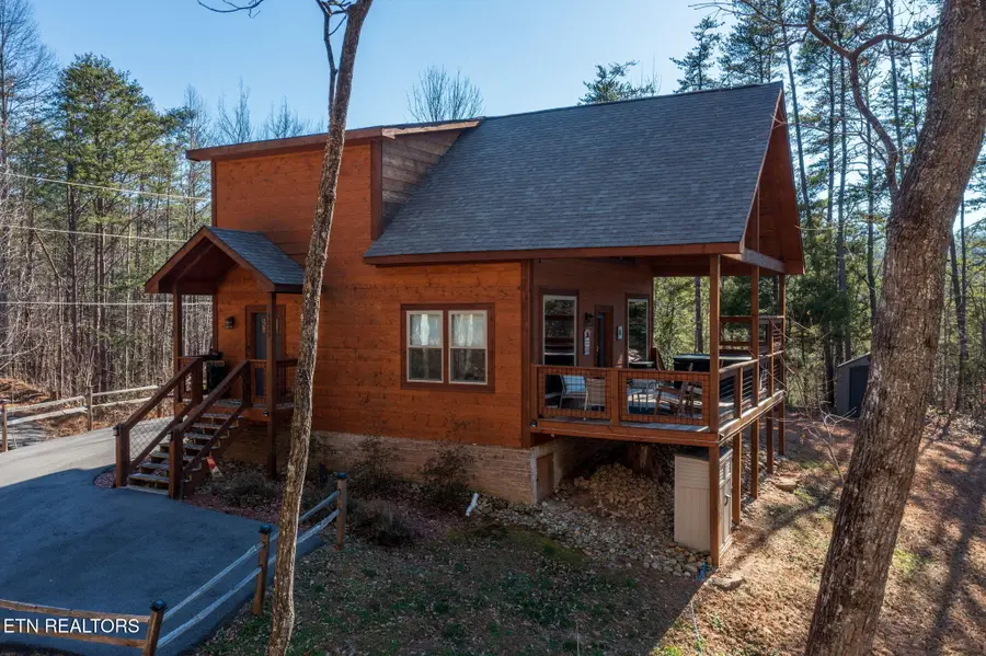 1215 Honeysuckle Lane, Sevierville, TN 37876 - Image #2