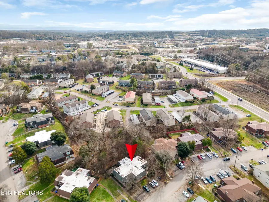 9116 Woodpark Lane, Knoxville, TN 37923 - Image #2