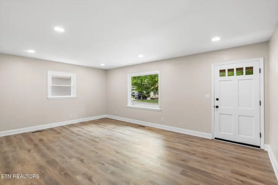 308 N Georgia Ave, Etowah, TN 37331 - Image #3