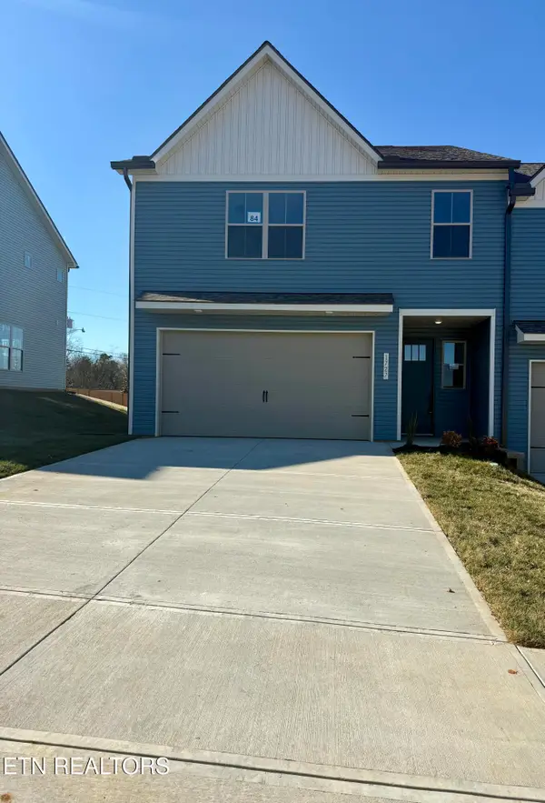 1727 Bennett Village Drive, Maryville, TN 37804